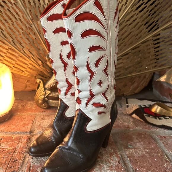 Source Unknown Shoes - vintage Salamander red black and white heeled cowboy boots